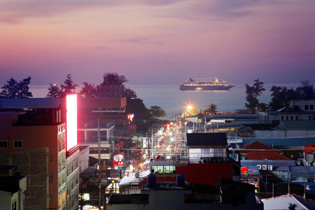 Orchid Resortel Patong Exterior photo